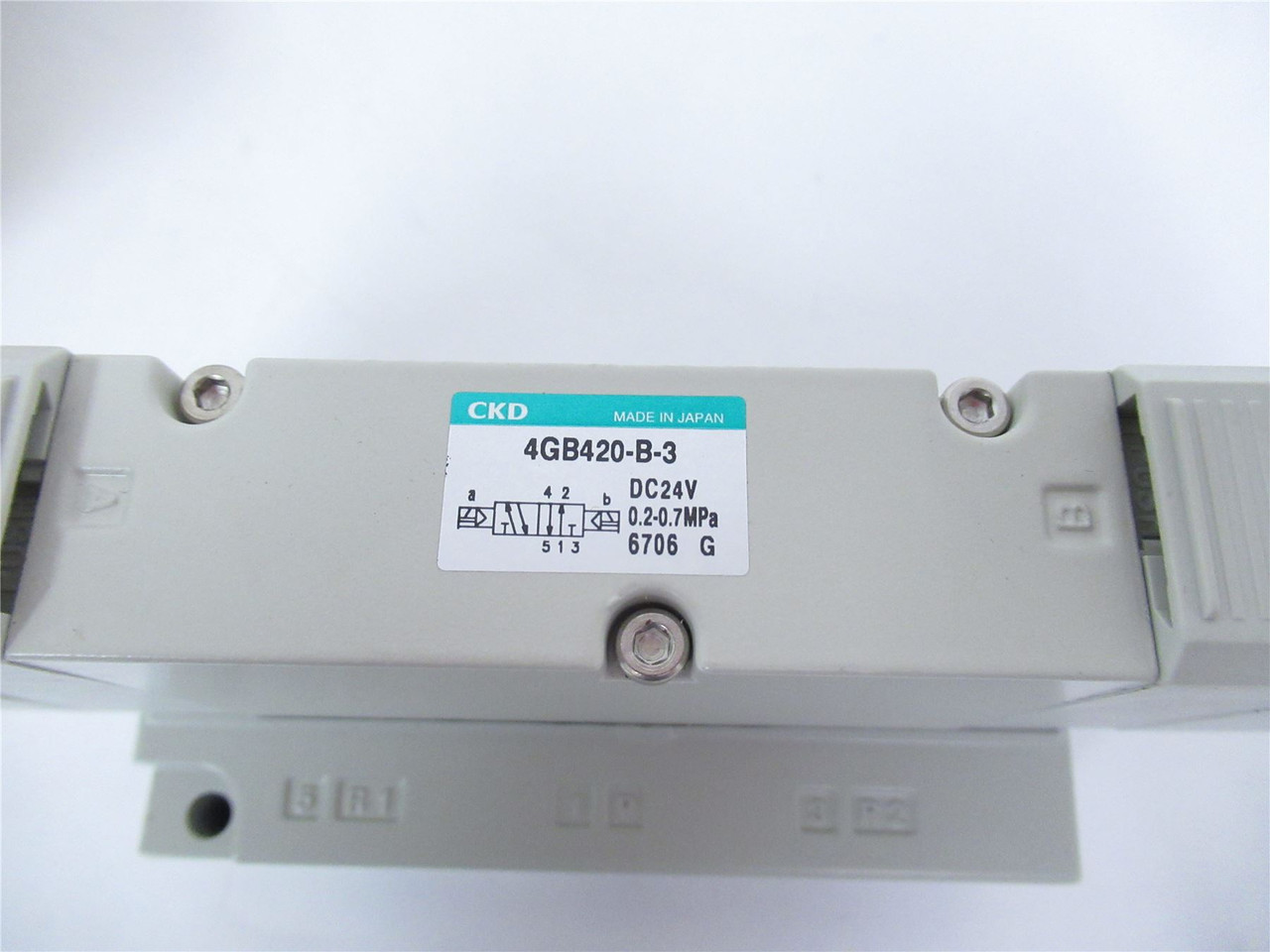 CKD 4GB420-15G-B-3-ST; Pneumatic Solenoid Valve 5/2 F/1/2IN