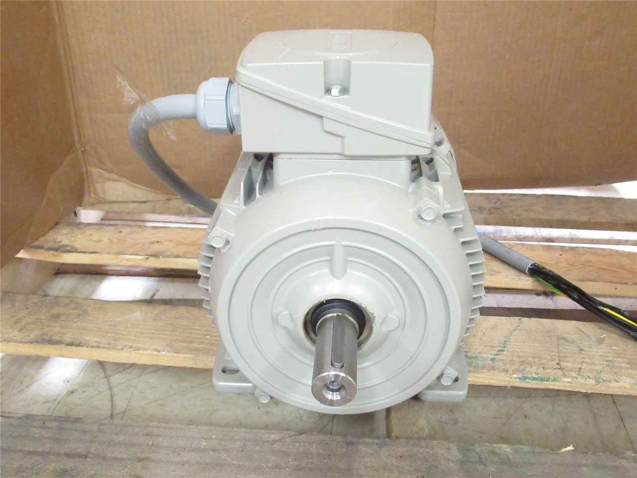 Siemens AV2116B ; AC Motor 6.3kW; 460V; 1760RPM; 3-Phase