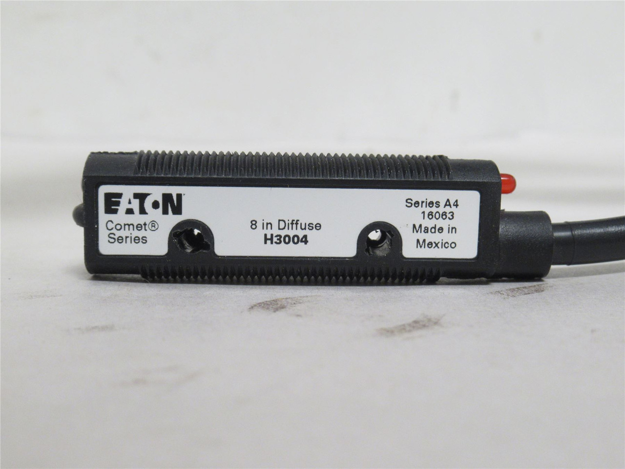 Eaton H3004; Diffuse Photo Sensor; 10-30VDC; 15' Cable