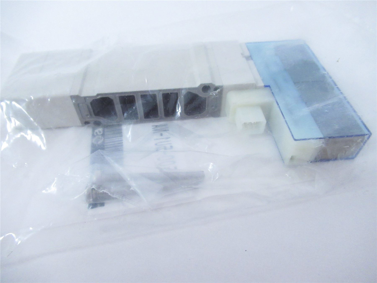 SMC SY5500-5U1-NA; Solenoid Valve 3 POS 2 Coil Mnfld Mnt