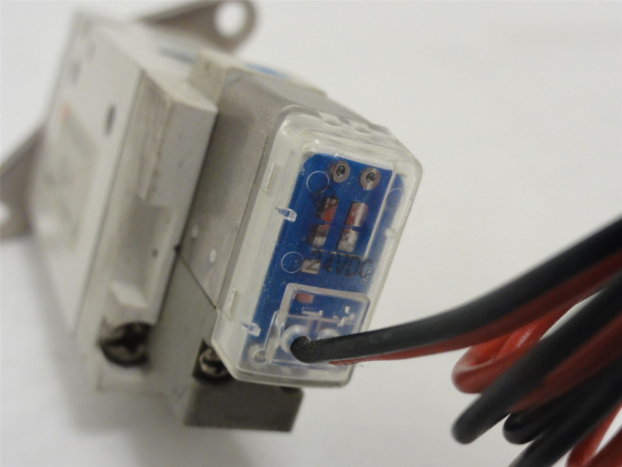SMC SYJ712-5H-01-F; Solenoid Valve; 3/Port; 24VDC; 0.15-0.7MPa