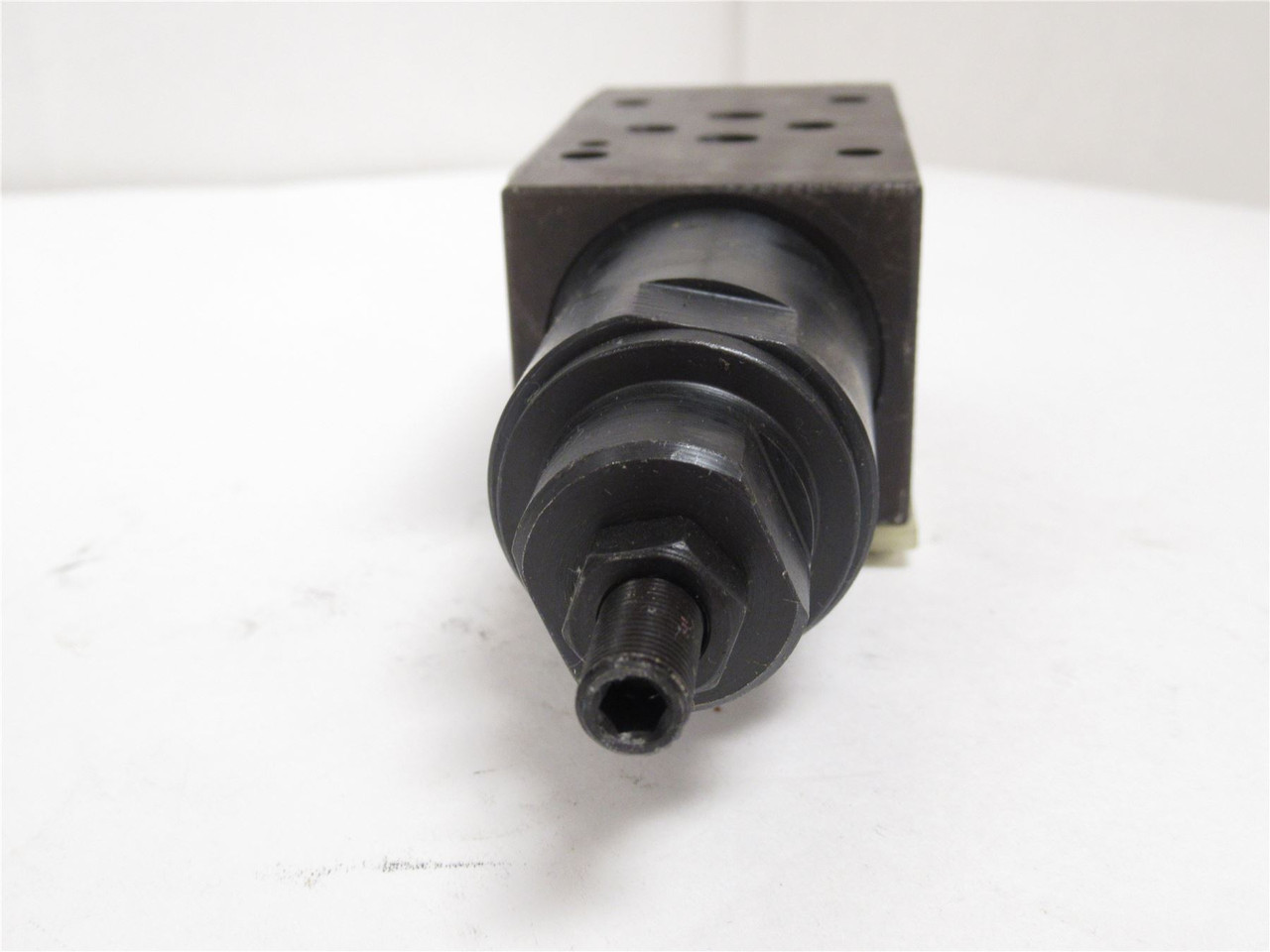 Eaton DGMX2-3-PP-BW-5-40; Reversible Reducing Valve 870036
