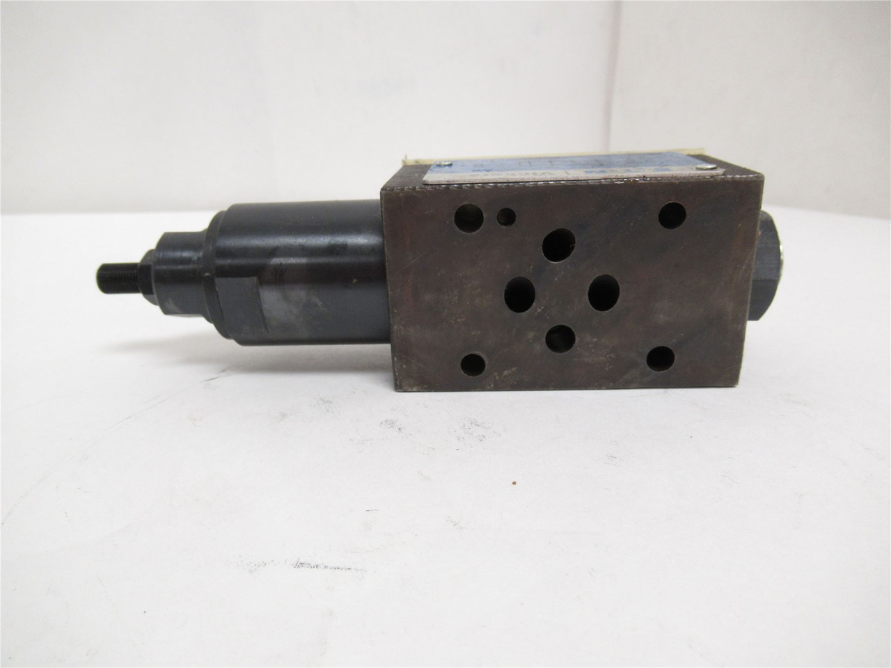 Eaton DGMX2-3-PP-BW-5-40; Reversible Reducing Valve 870036