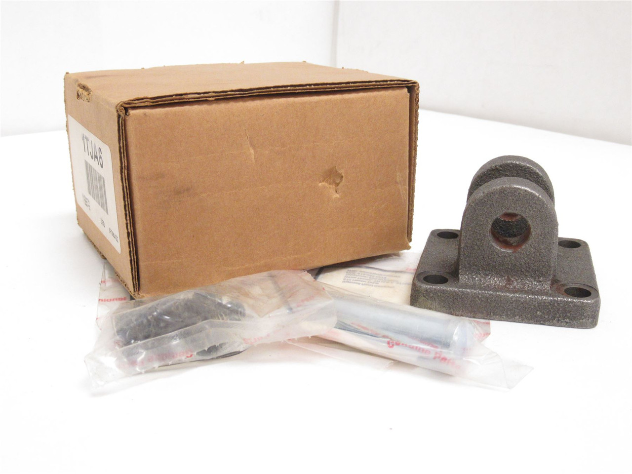 Ingersoll Rand 118697-G; Iron Clevis Cylinder Mount; Size: 2