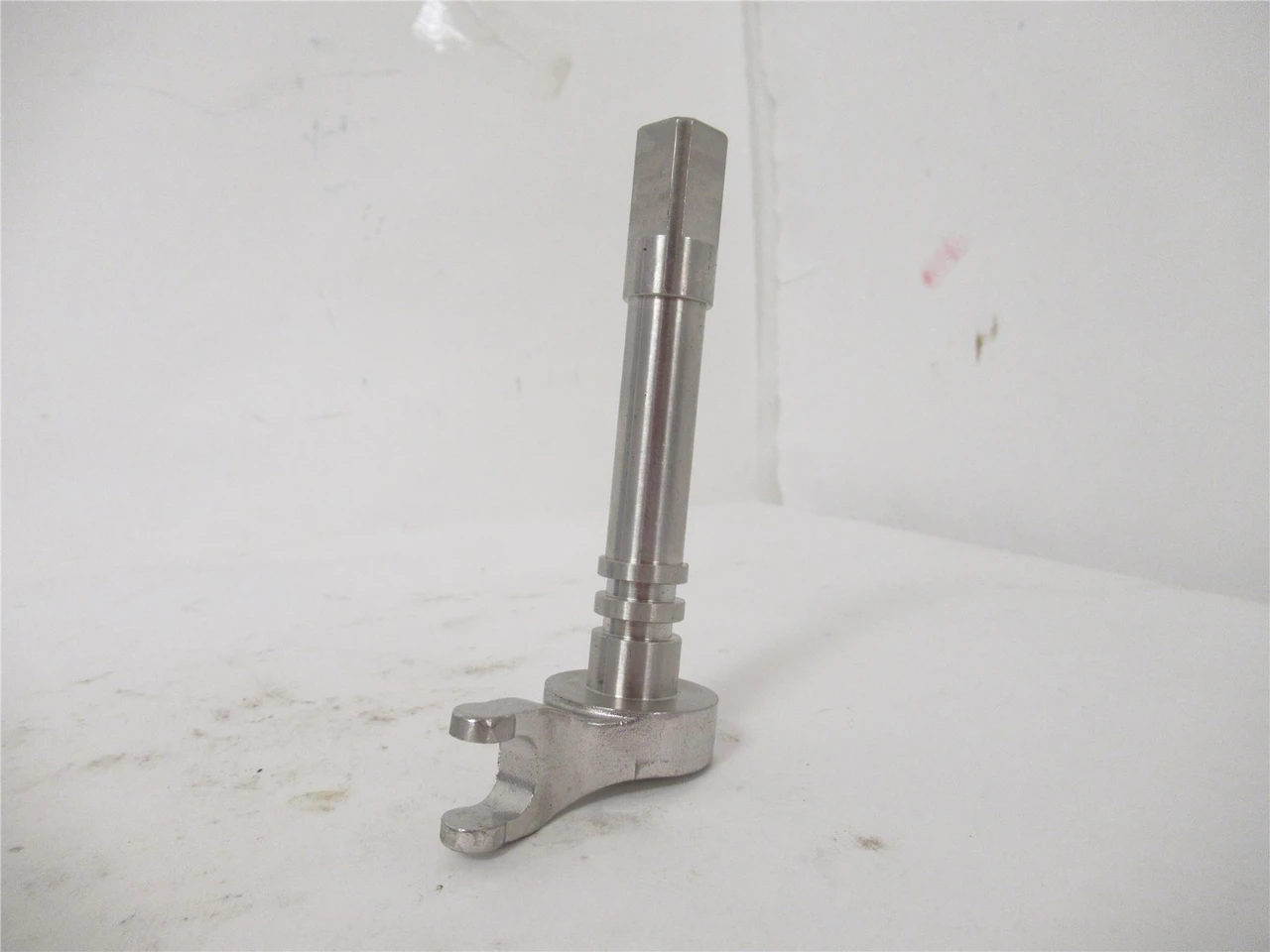 KHS 240-33-07-528/0C; Valve Trip Shaft W/ Recess For Bushings