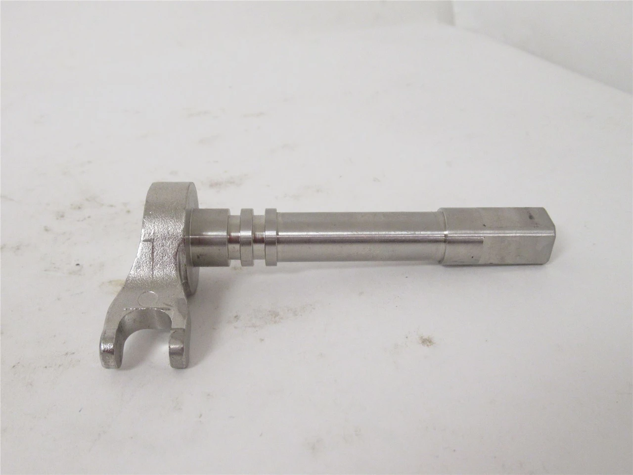 KHS 240-33-07-528/0C; Valve Trip Shaft W/ Recess For Bushings