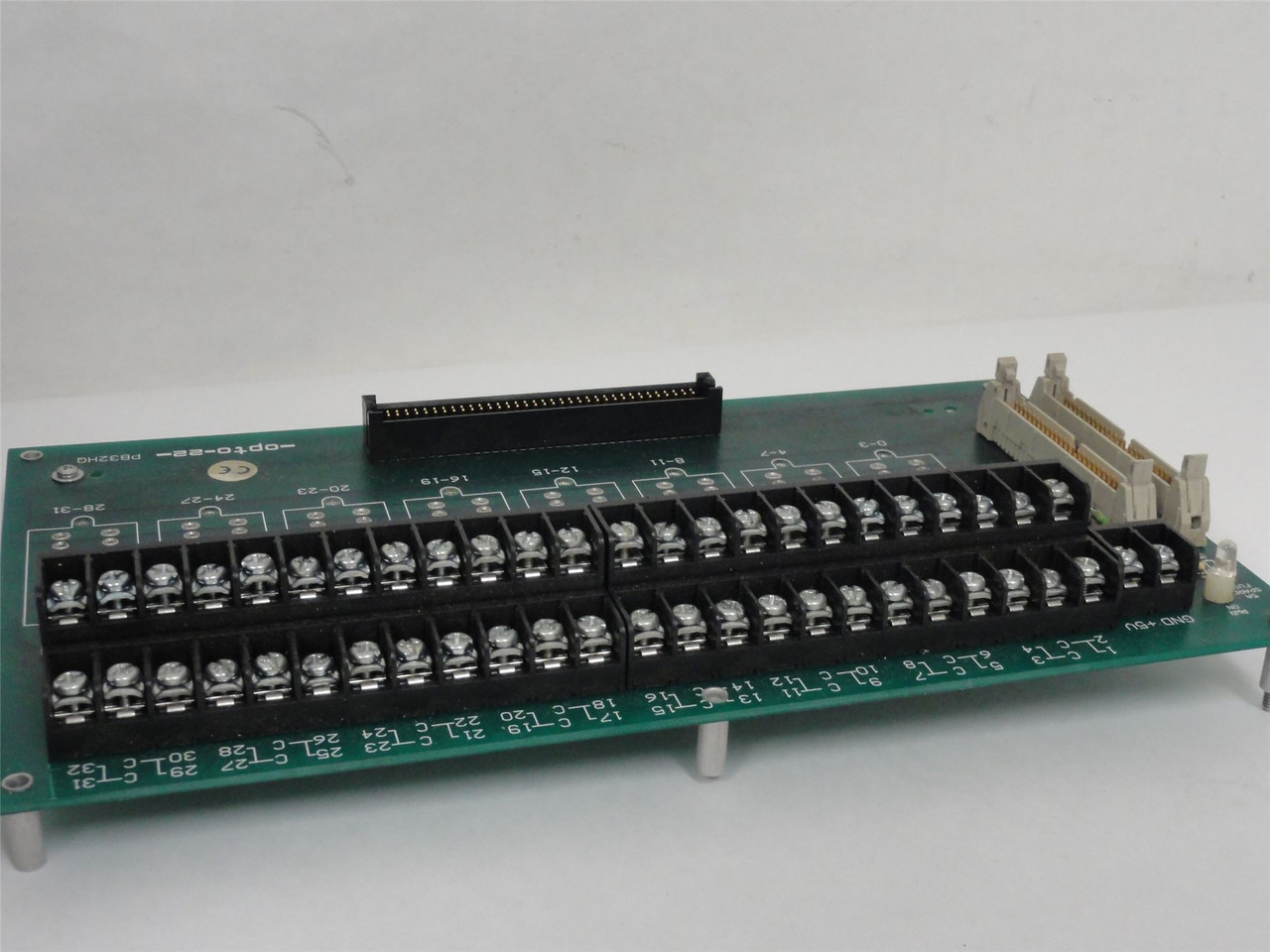 OPTO 22 PB32HQ; Quad Pak 8-module Rack