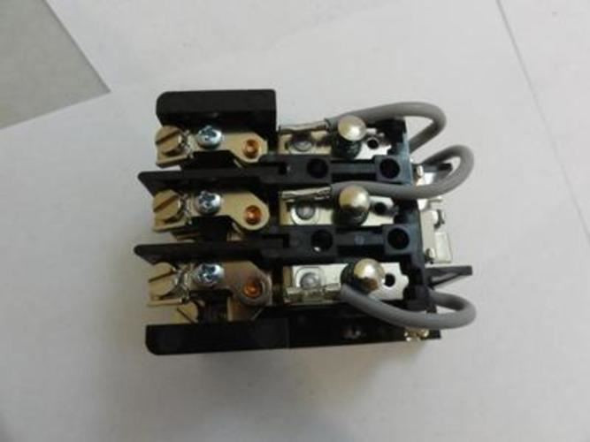 Dayton  1EGH4; Power Relay 240 Coil Volts; 30A 30VDC