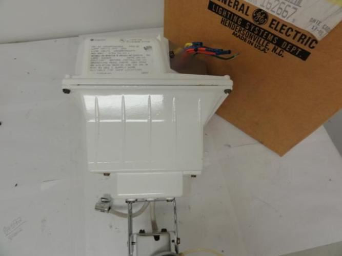 GE UG4W25P0AG10003; Ballast Housing; 250 W