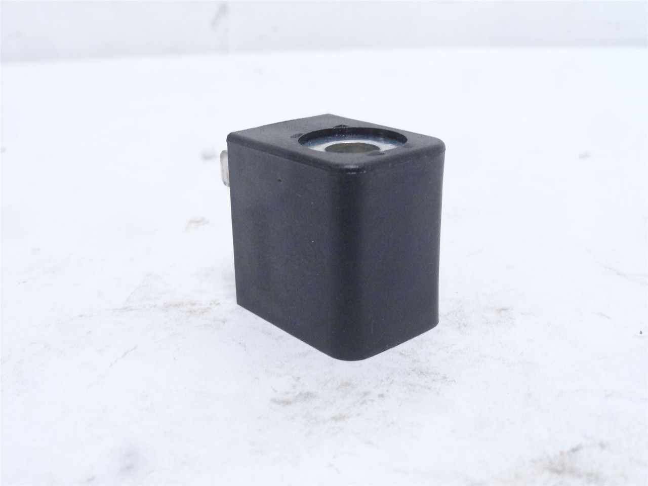 Parker P2FCB453; Solenoid Coil; 120VAC/67VDC; 3-Wire; 5/16"ID