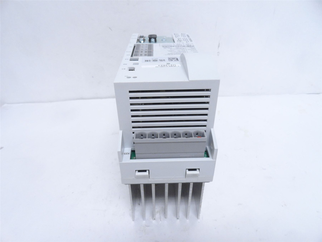 Lenze ECSEM004C4B; Inverter 13530923 565/67V In; 400/480V Out