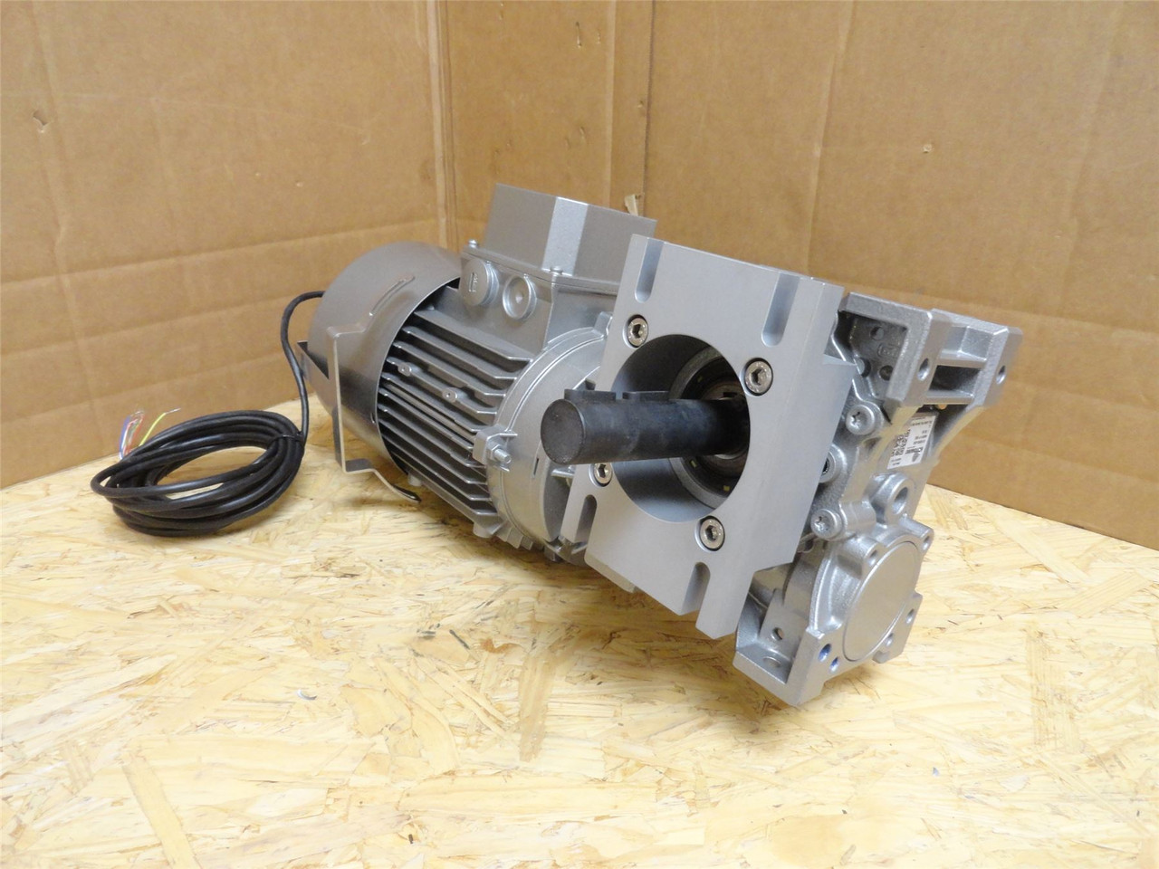 Motovario NMRV-P-063; AC Gear Motor 30:1 Ratio; 1.1kW 265/460V