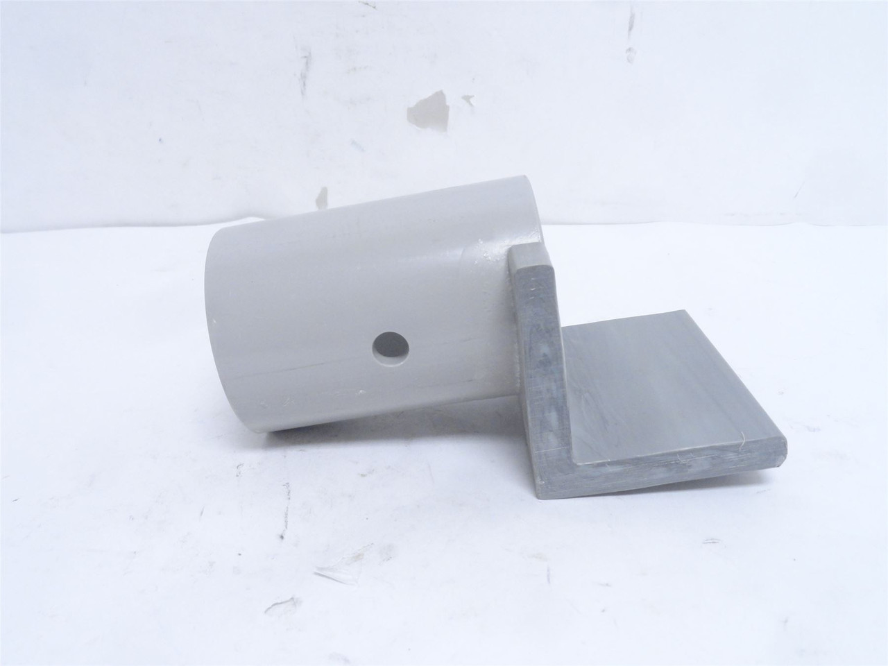 Simmons STN06766-39; Insulator Saddle End