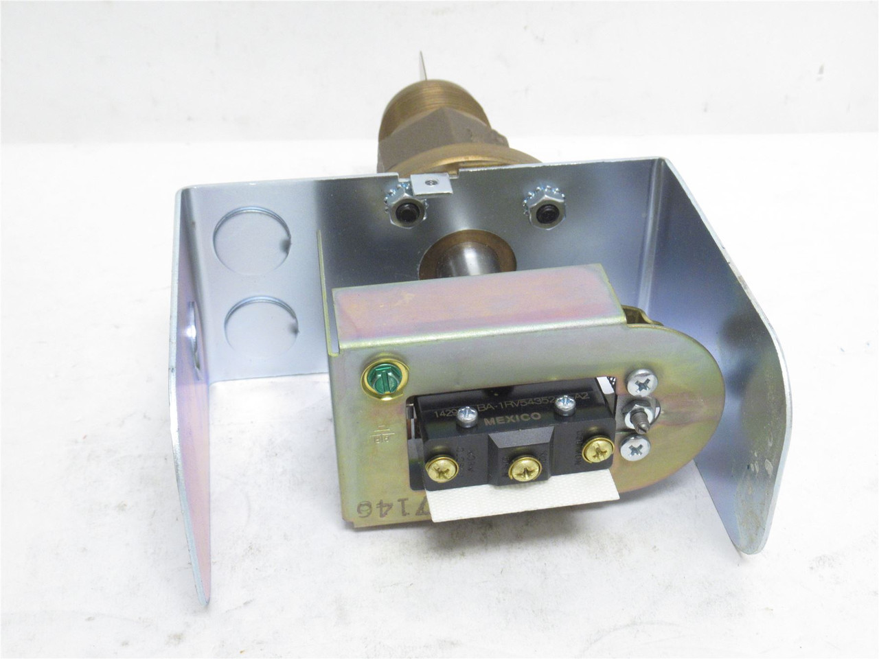 McDonnell/Miller FS7-4; Paddle Actuated Flow Switch; 1-1/4NPT