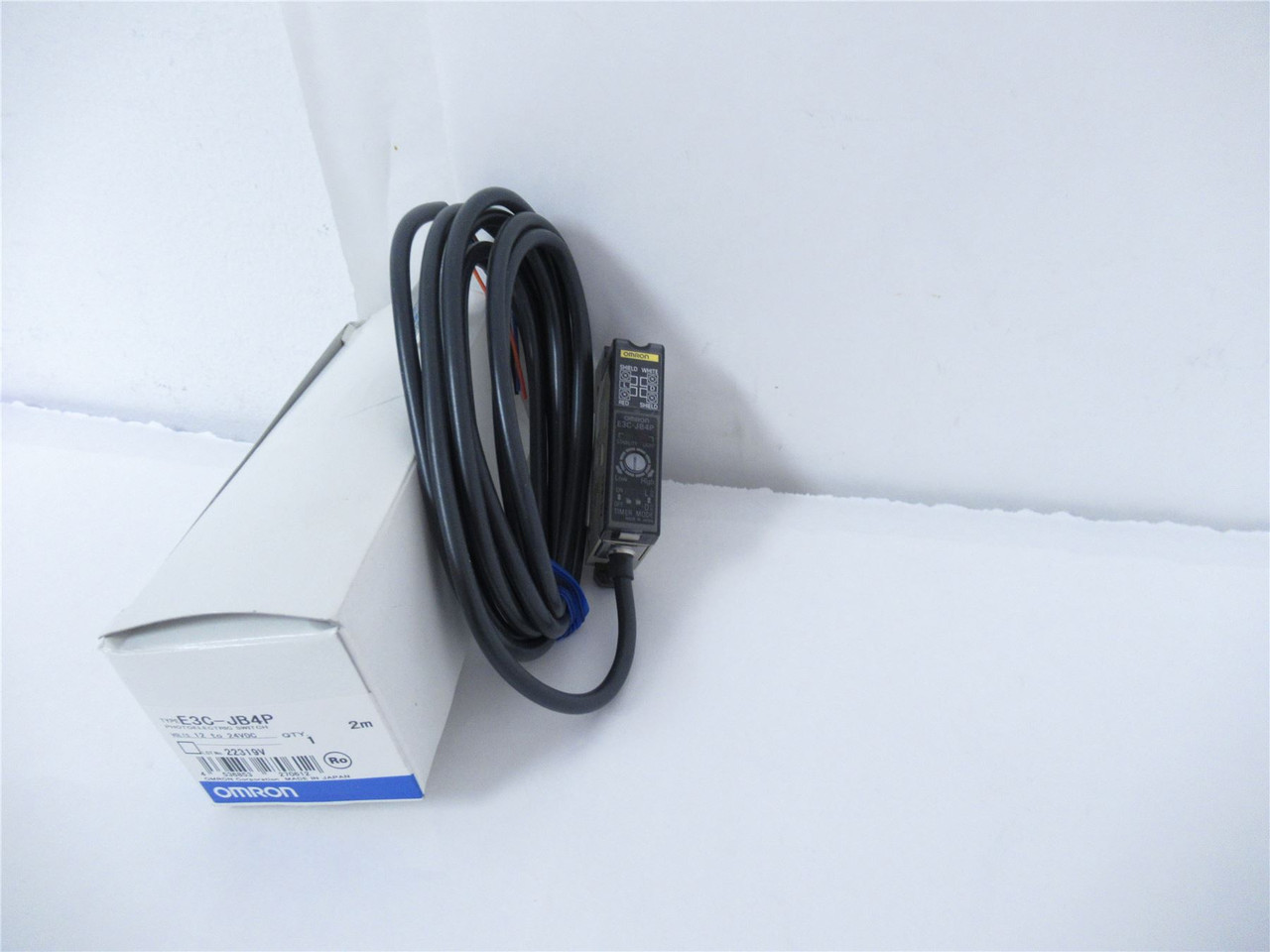 Omron E3C-JB4P; Photoelectric Sensor - Amplifier PNP Output
