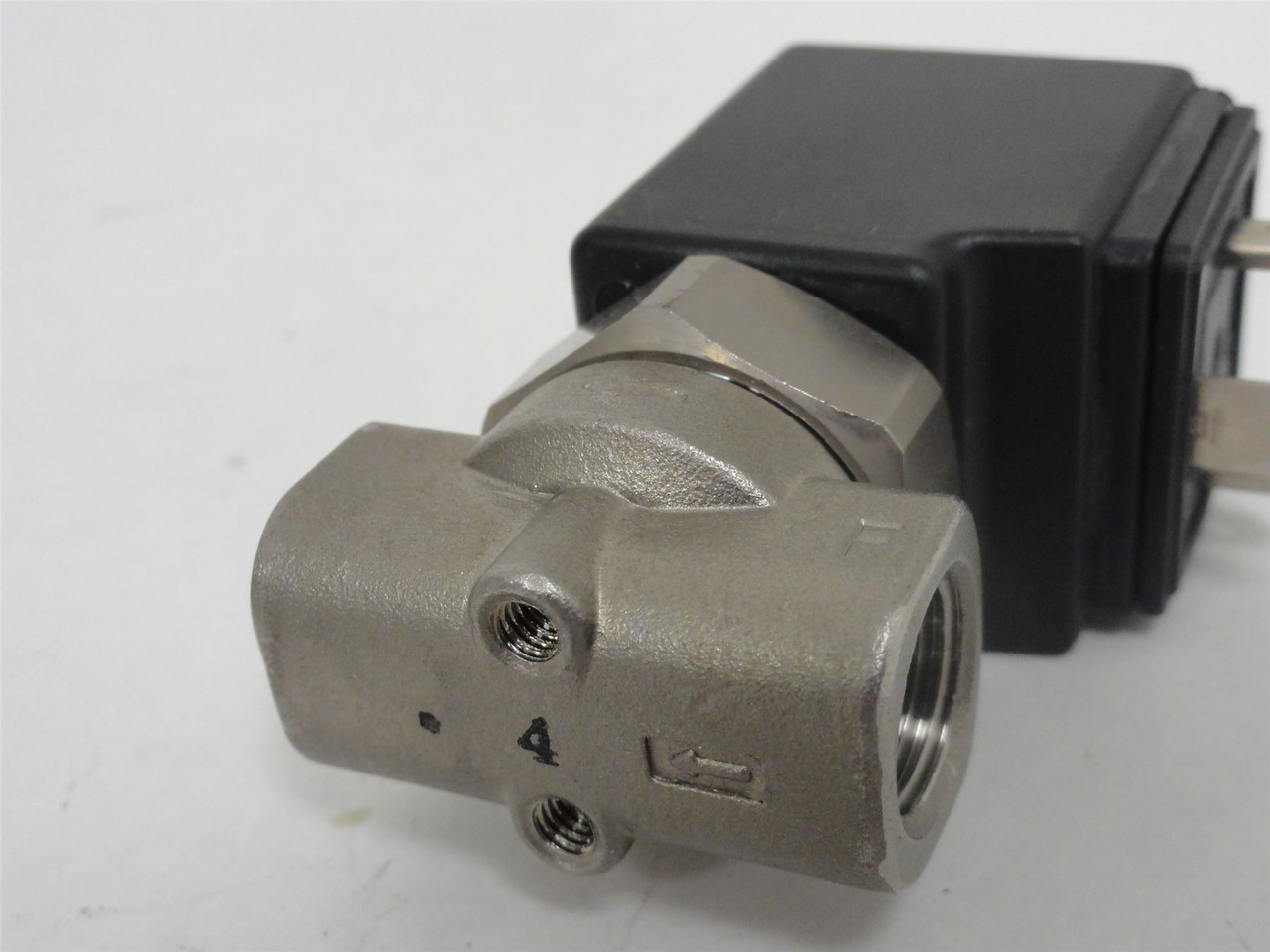 SMC VCW21-5DO-4-02F-H-Q; Solenoid Valve; 24VDC; 0-0.5MPa