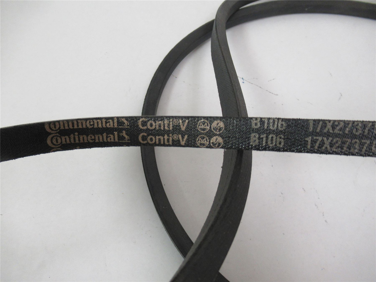 Continental B106 ; V-Belt 109"Length 21/32" Top Width