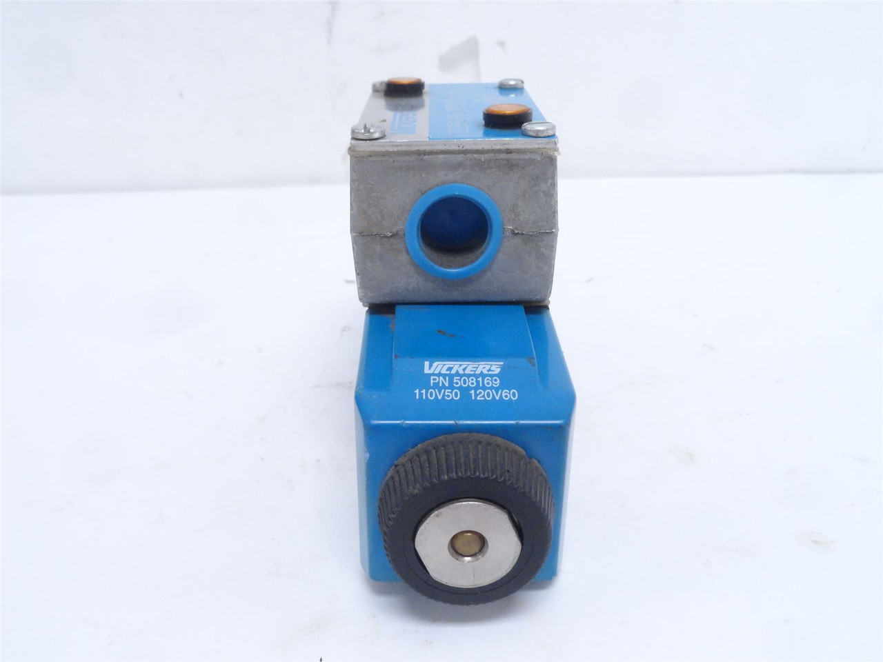 Vickers DG4V36NMFWLB660EN21; Solenoid Valve; 2300PSI; 110/120V