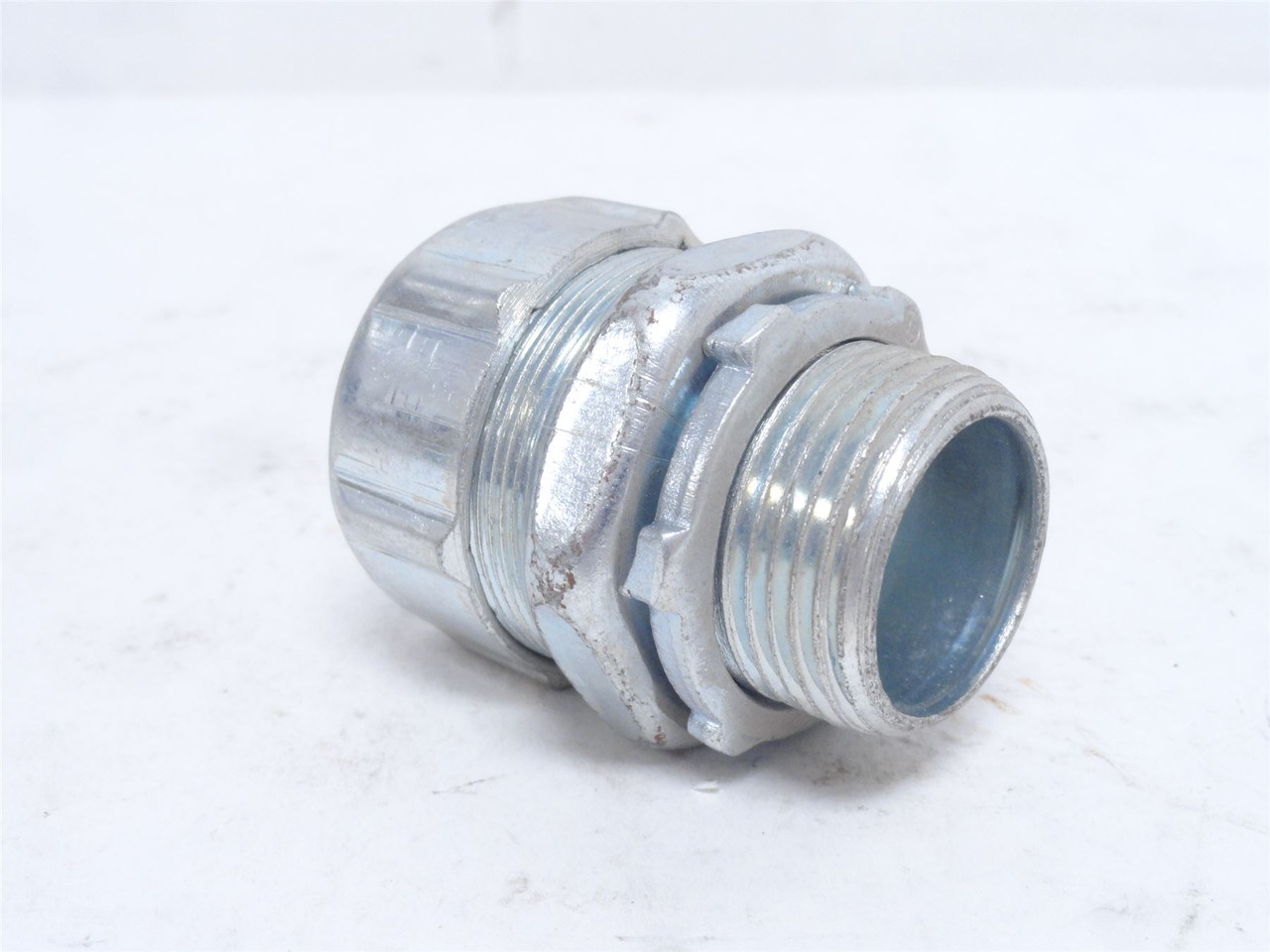 T&B 5234; Liquid-Tight Conduit Fitting; Size: 1"