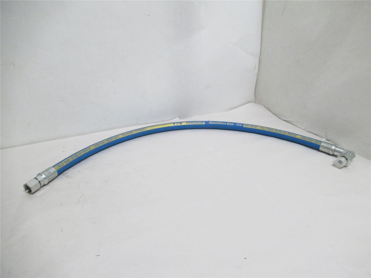 Eaton GH1958608R6836; Hose 36" Long; 1/2 90Deg BOSS x 1/2 JIC