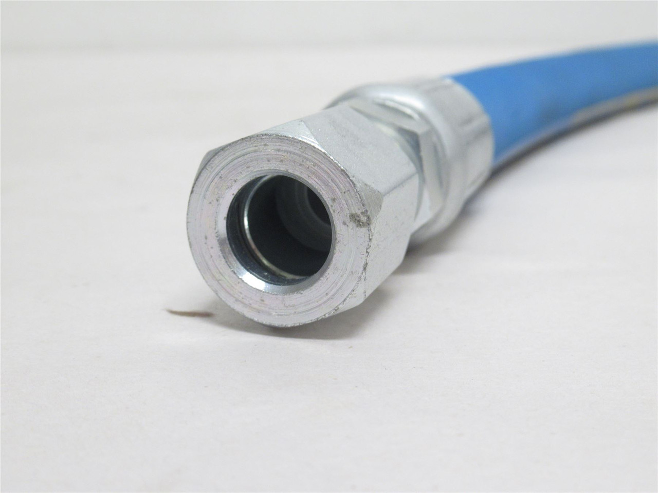 Eaton GH1958758R0824; Hose; 24" Long; 1/2 BOSS x 1/2 Tube