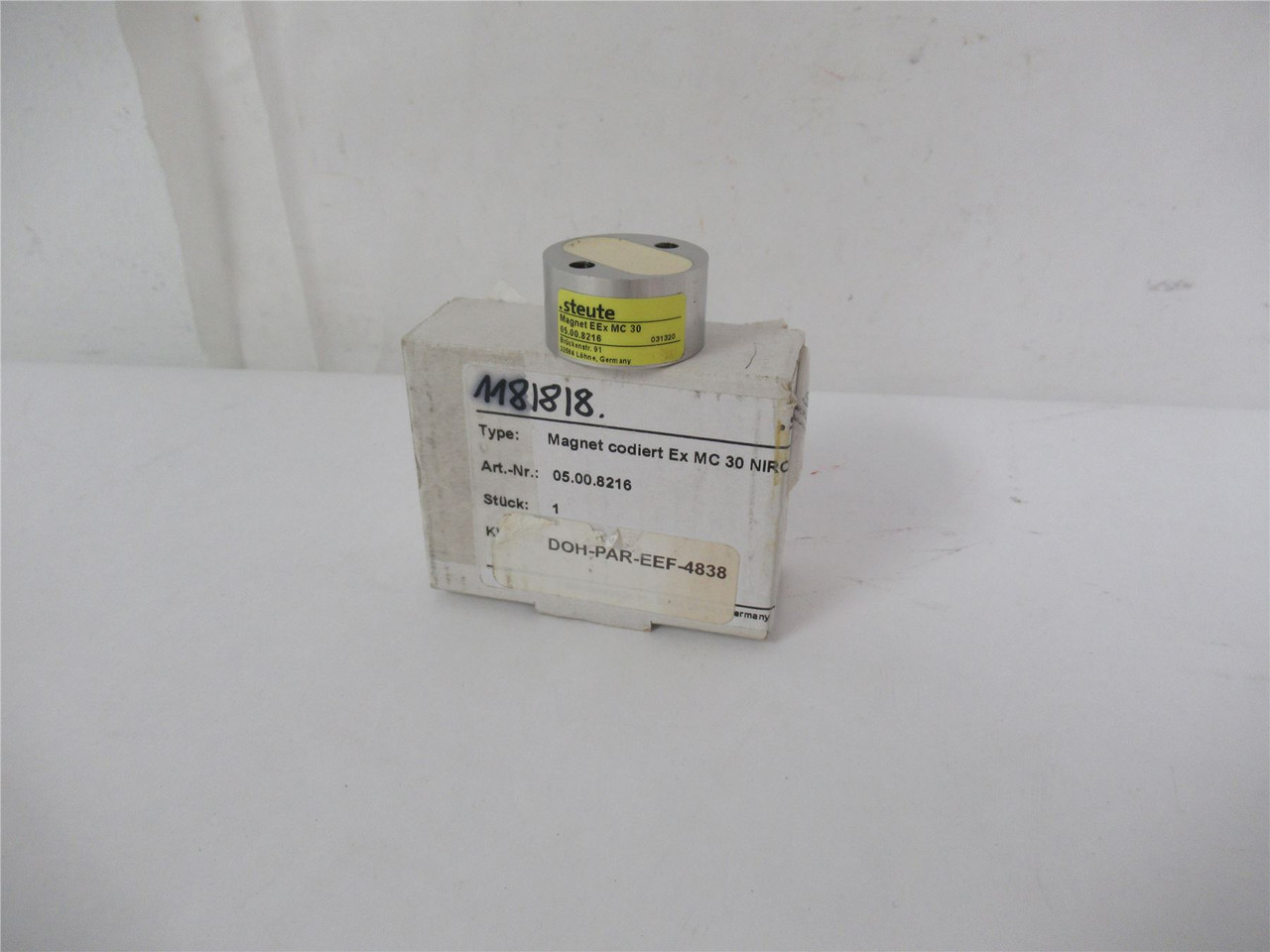 Steute 05.00.8216; Coded Actuating Magnet for Safety Sensor