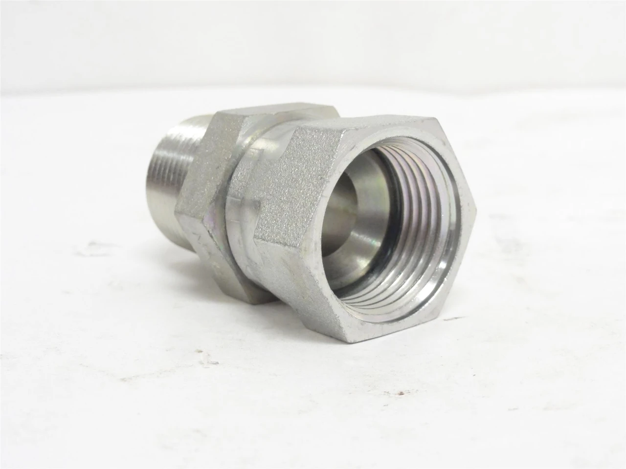 Eaton 2018-12-12S; Straight Adapter; 3/4NPT x 3/4 JIC