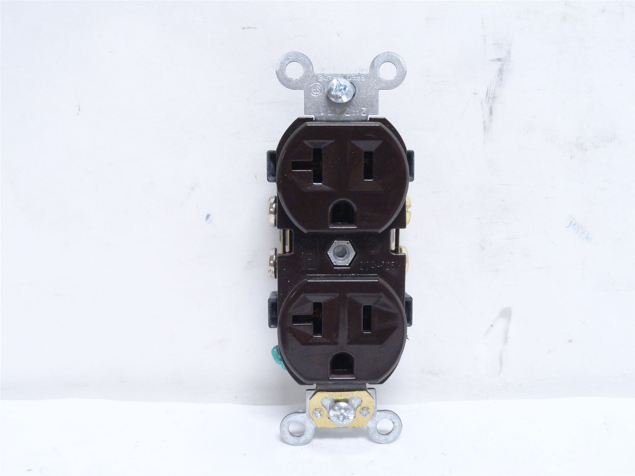 Leviton CR20; Lot-5 Duplex Receptacle 20A; 125VAC; 2P; 3-Wire