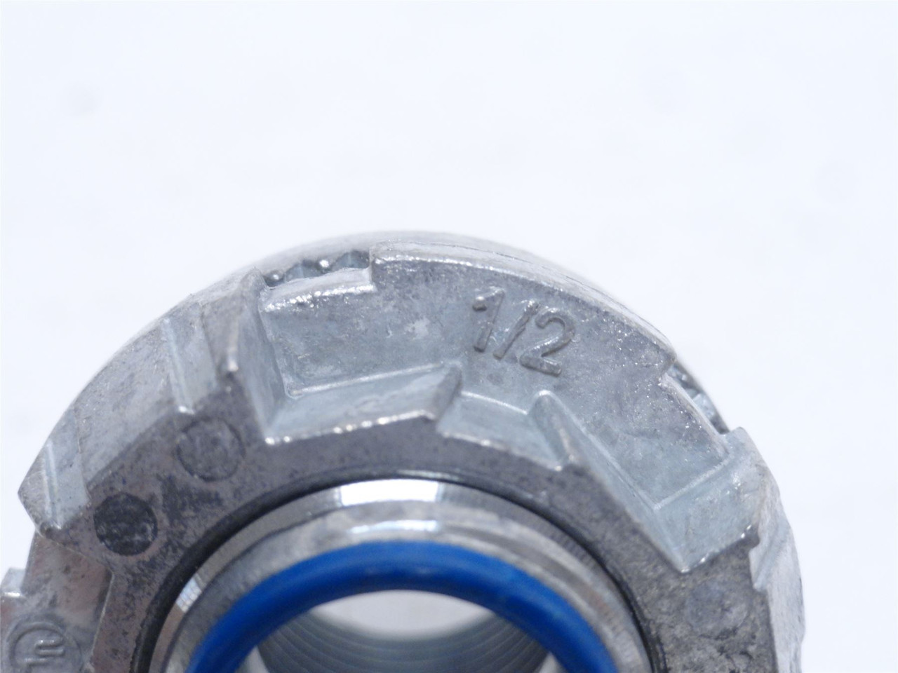 T&B H050TB; Insulated Aluminum Hub Connector; Size: 1/2"