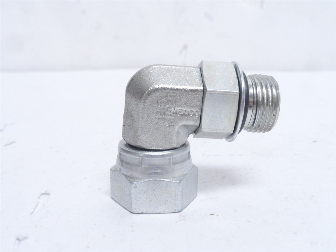 Eaton 2507-8-8S; Tube Adaptor Elbow; 90Deg; 1/2NPT x 1/2 BOSS