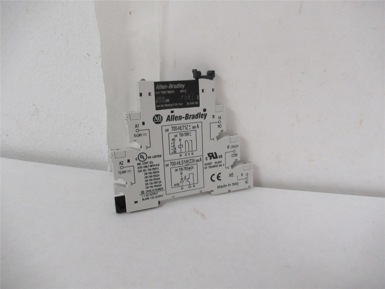 Allen-Bradley 700-HLT1Z ; Relay 24V  700-TBS24 Socket