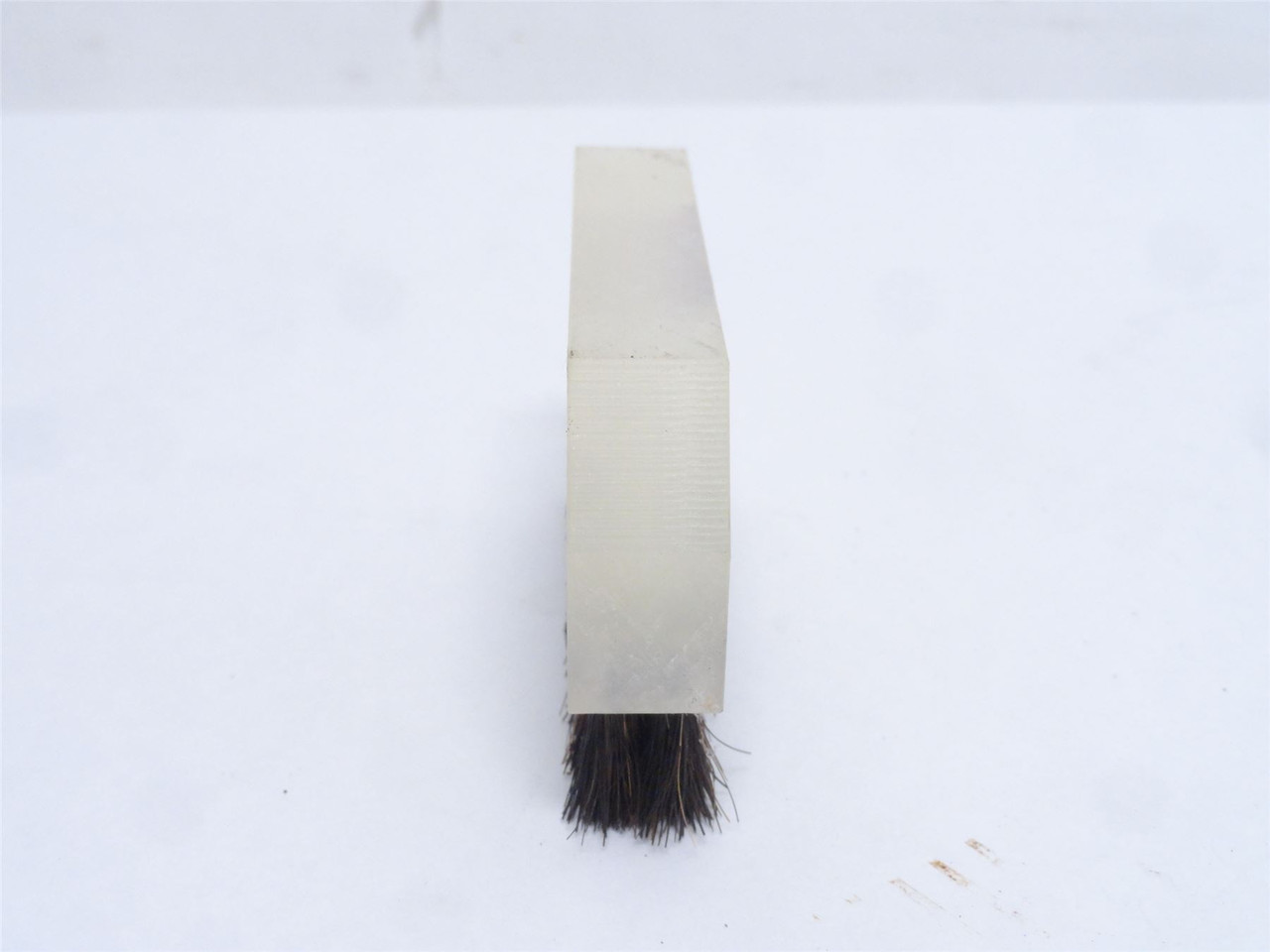 Cryovac FUR16576; UZUSHIO Brush; 3-3/8" Long x 2" Tall