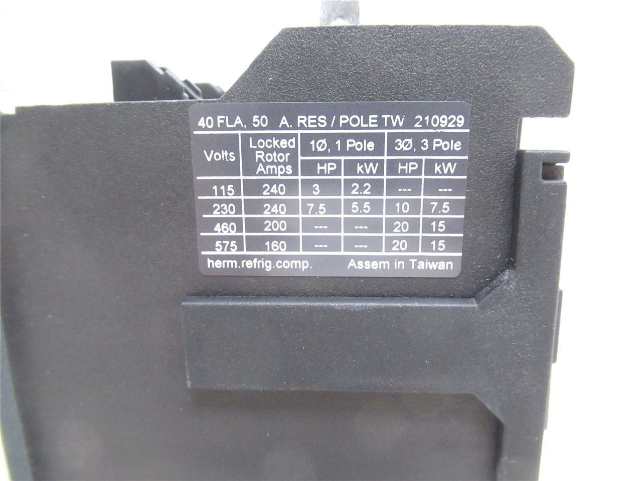 Eaton C25DNY133; Contactor; 40A; 3P; 575VAC; Coil: 24VAC