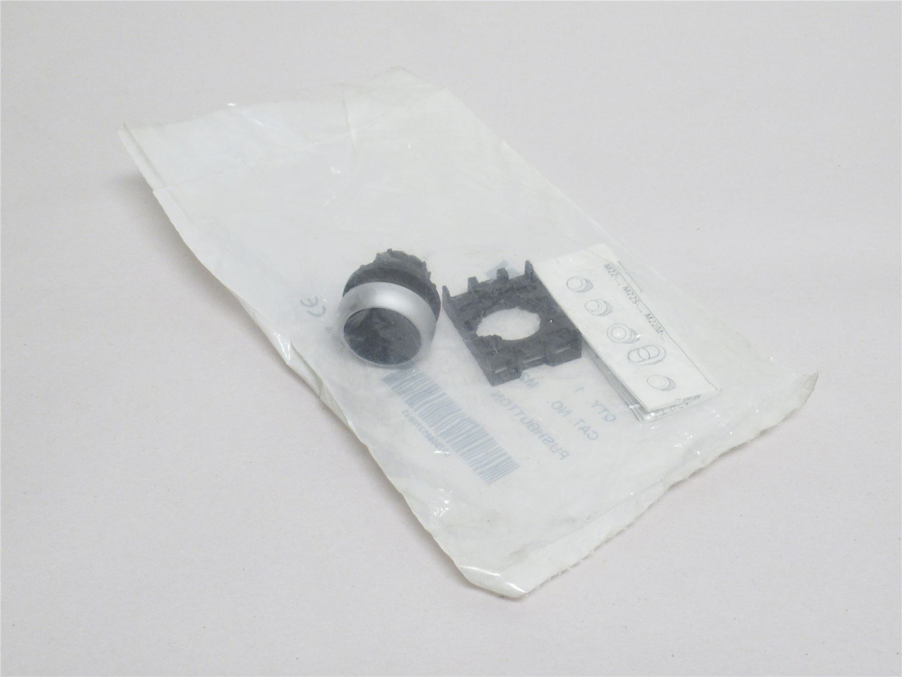 Eaton M22-DR-S; Non-illuminated; Black Push-Button;  22.5mm