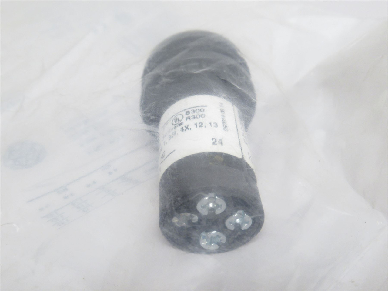 Eaton C22S-DR-W-K20; Push-Button; 110/230VAC; 2-NO; NON-Illum