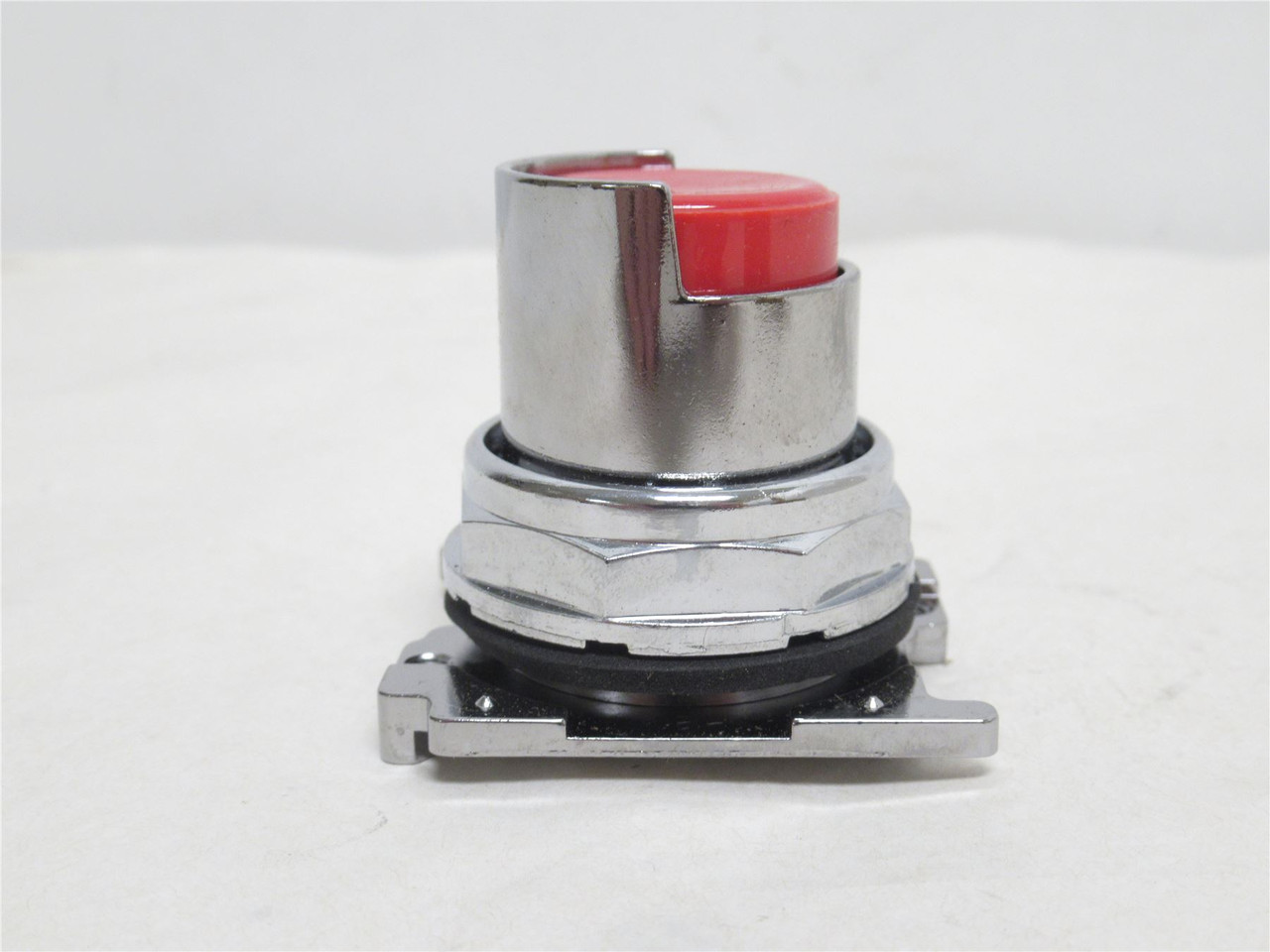 Eaton 10250T502-GR; Push-Button Operator; Red Non-Illuminated
