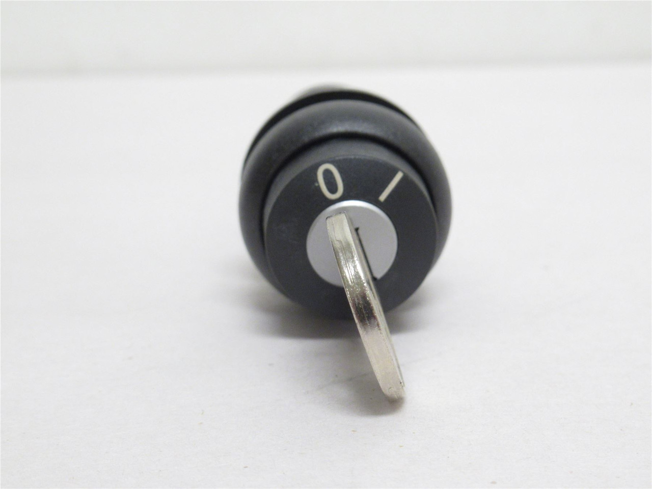 Eaton C22S-WRS-MS1-K01; Keyed Push-Button Selector Switch