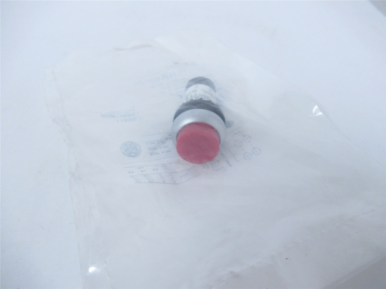 Eaton C22-DRLH-R-K01-24; Pushbutton- Illuminated; Red