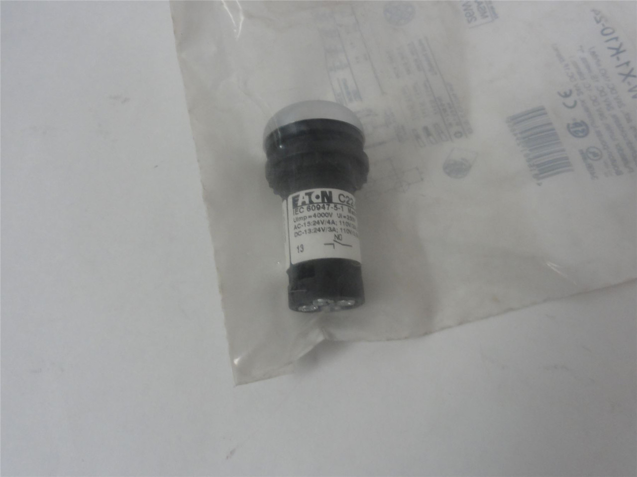 Eaton C22-DL-W-X1-K10-24; Illuminated Pushbutton- 24V AC/DC