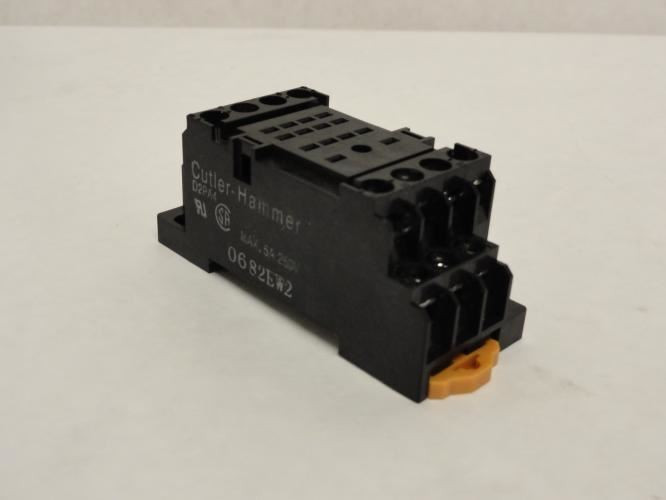 Cutler-Hammer D2PA4; Relay Socket; 5A@250V; 14-Pin