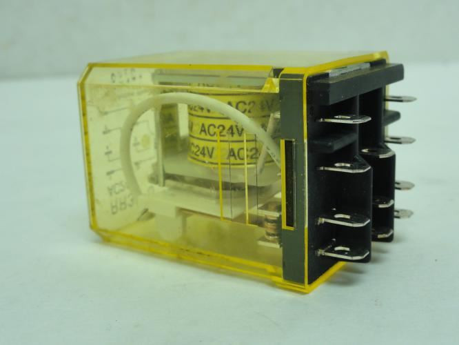 Idec RR3B-UAC24V; Plug In Relay; 10A; 240VAC; Coil: 24VDC; 3PDT