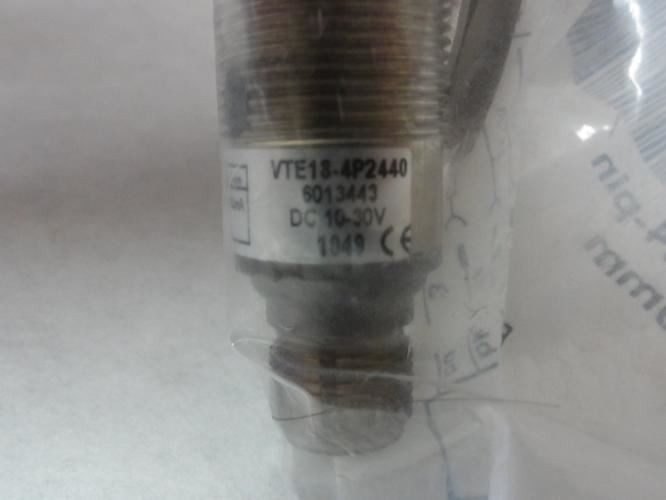 Sick VTE18-4P2440; Proximity Sensor 10-30VDC 200mm