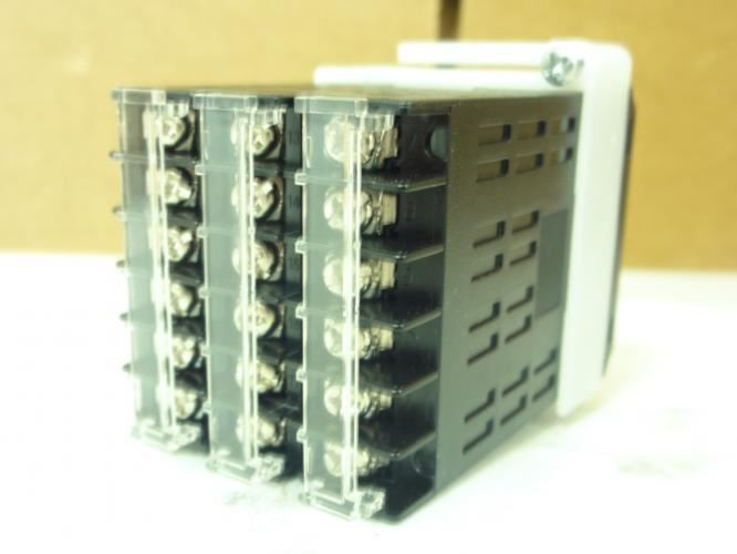 Omron E5CC-CQ3A5M-005; Digital Controller;100-240V; 50/60Hz;