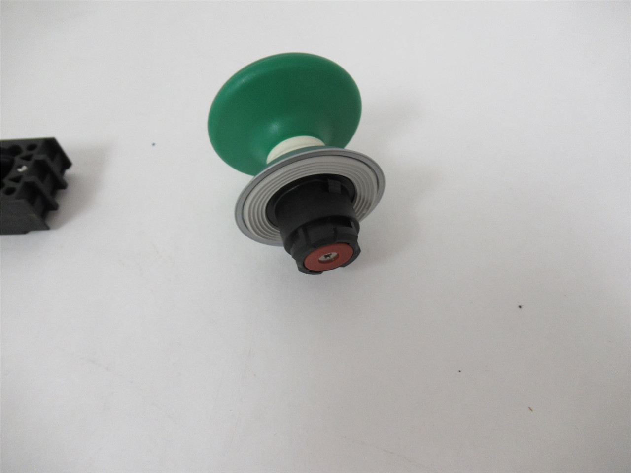 Schmersal 101163571; Pushbutton Switch 50mm N Series