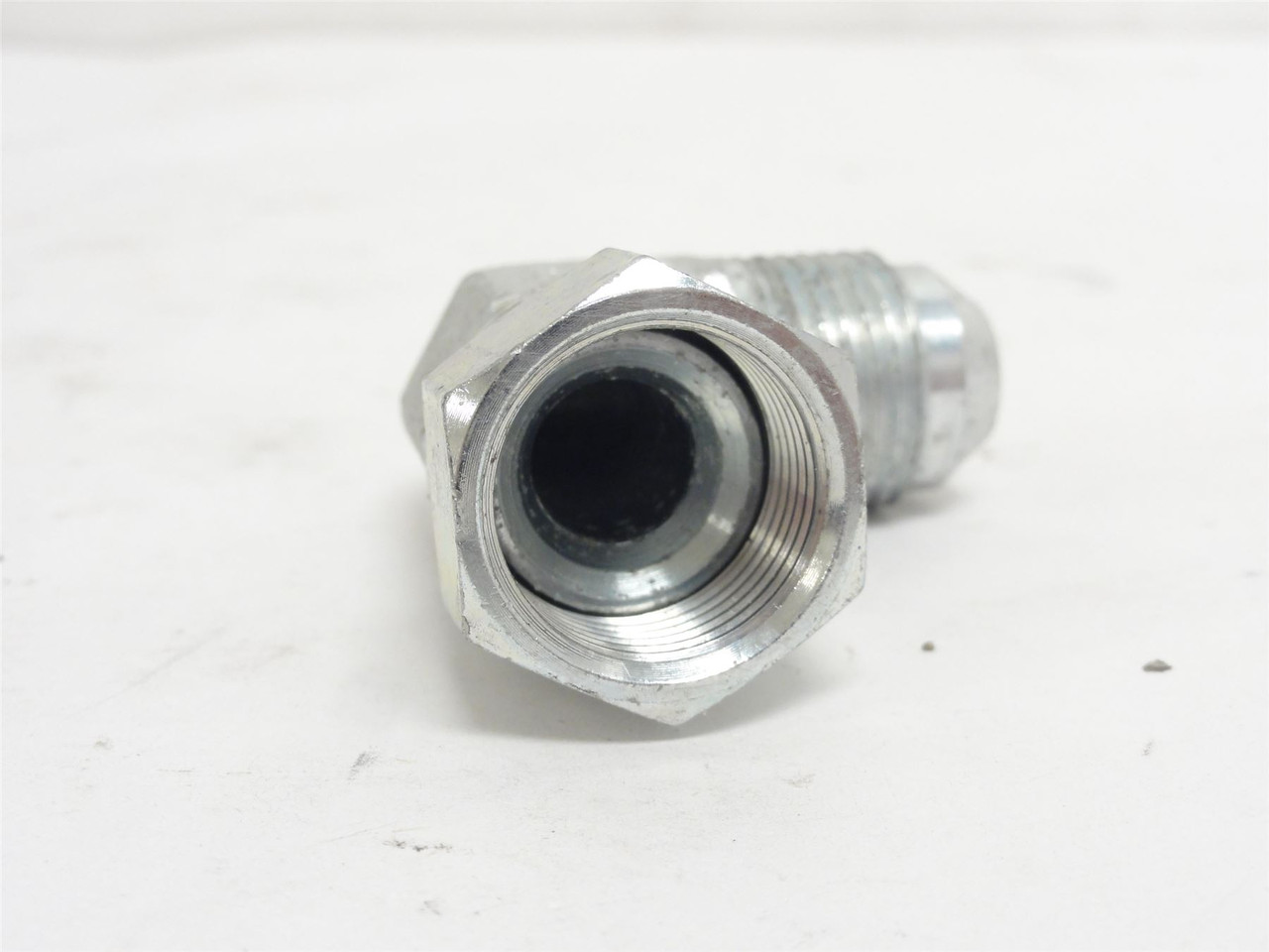 Parker 8-C6X-S; Tube Elbow; 90Deg; 1/2 JIC x 1/2 JIC Swivel