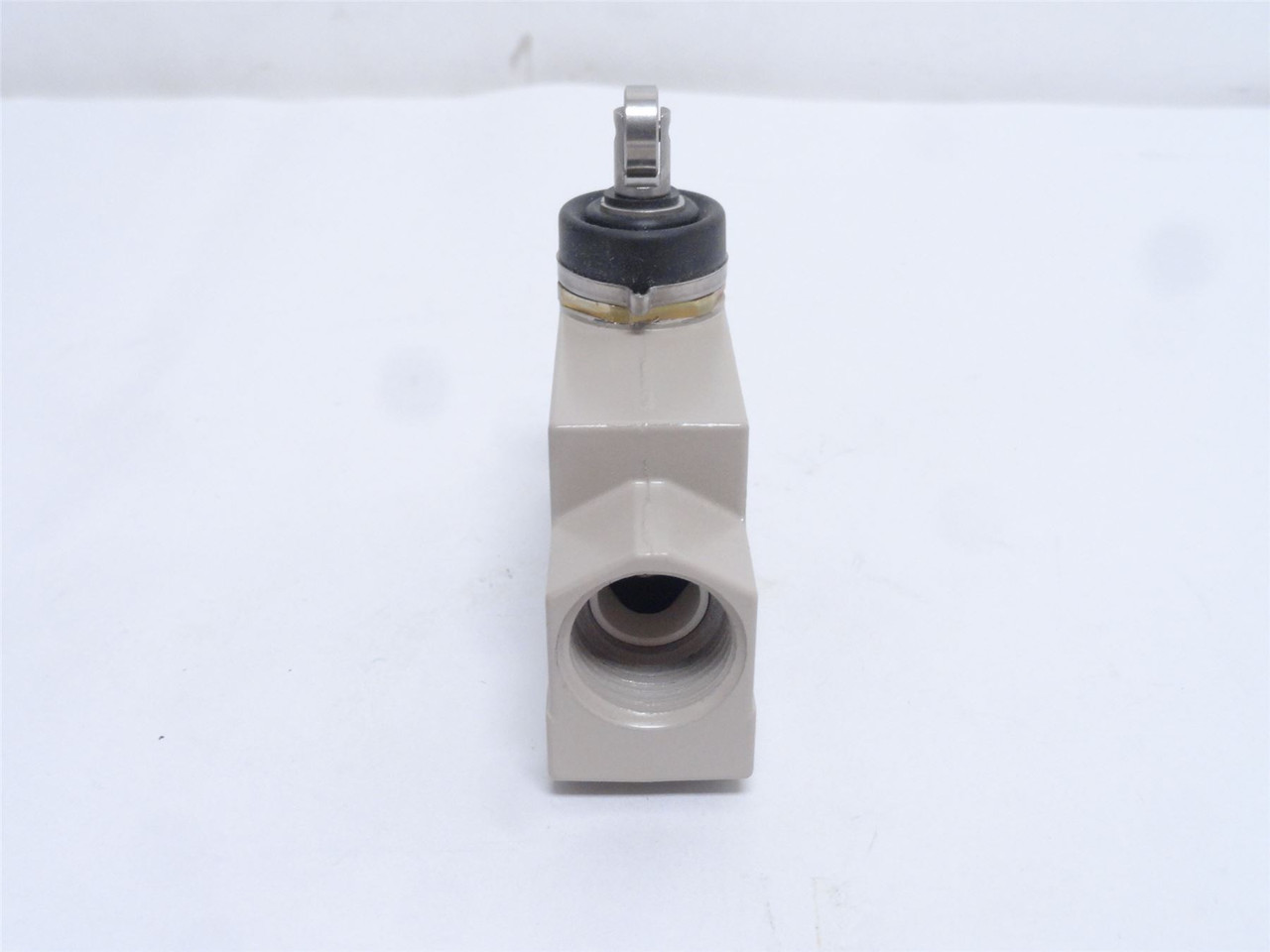 Omron ZE-N22-2S; Side Plunger Head Limit Switch 15A; 125VAC