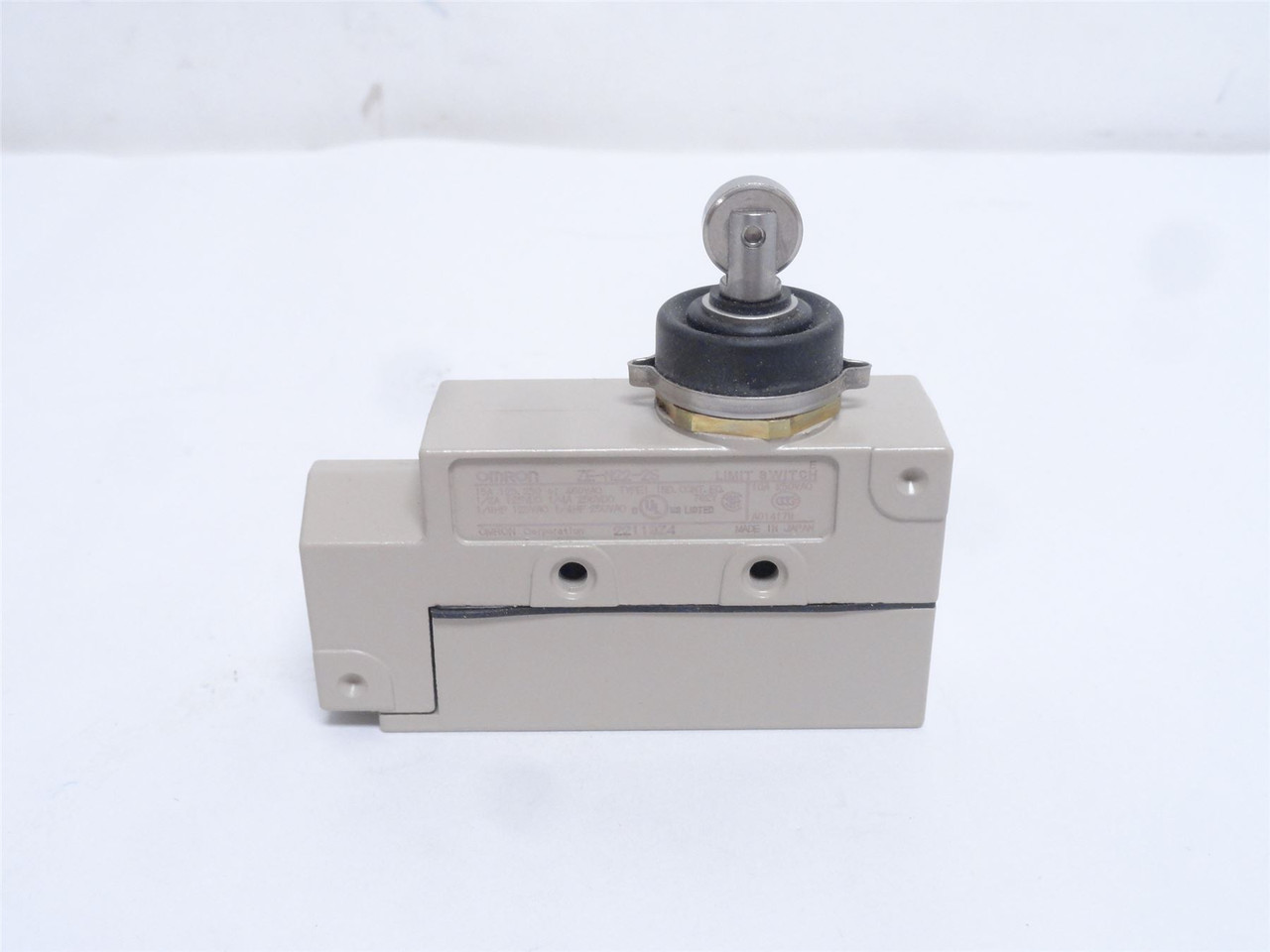 Omron ZE-N22-2S; Side Plunger Head Limit Switch 15A; 125VAC