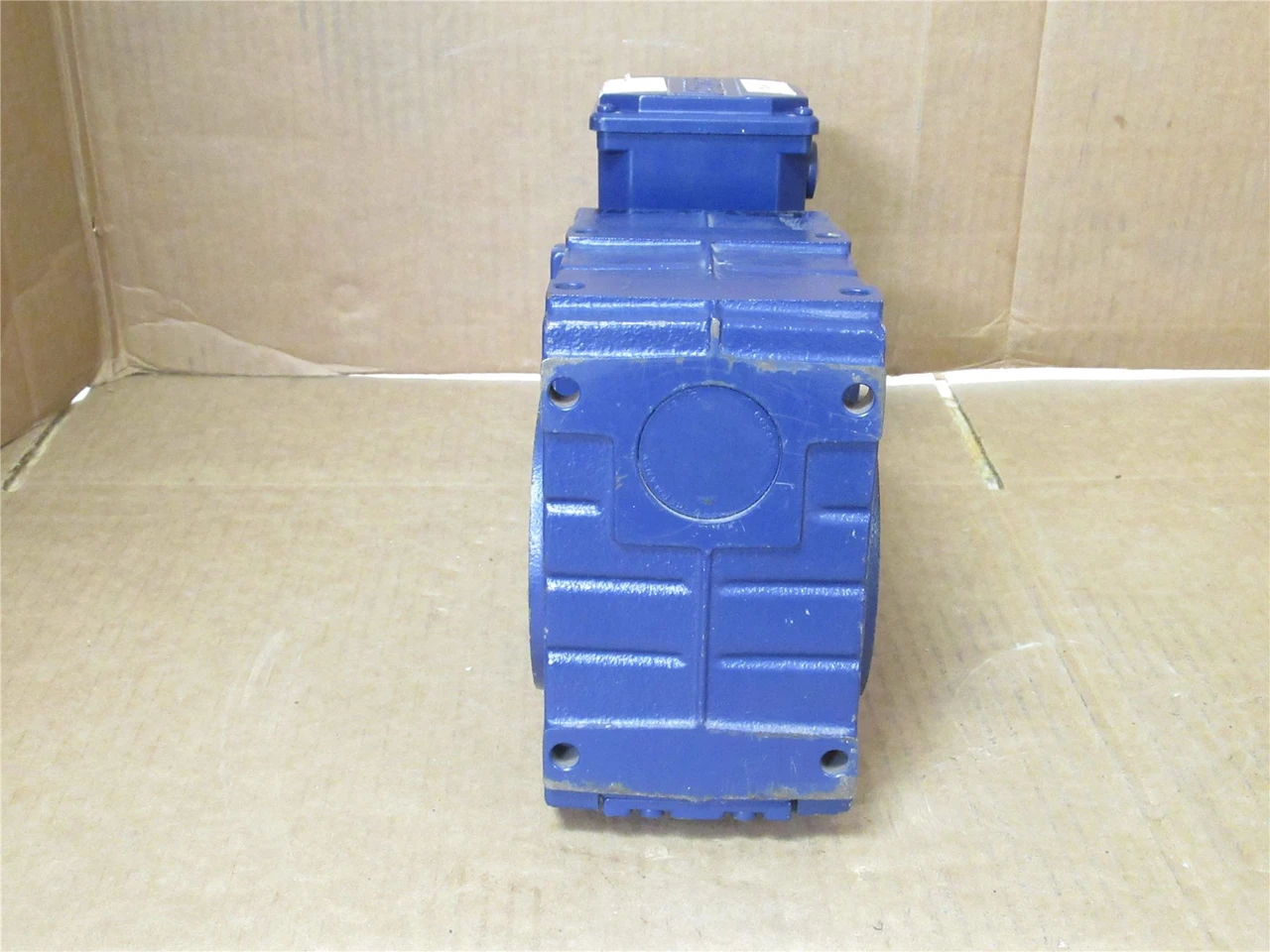 Lenze MDEMAXX063-32C0U; AC Gearmotor 207:1 Ratio; 230/460V