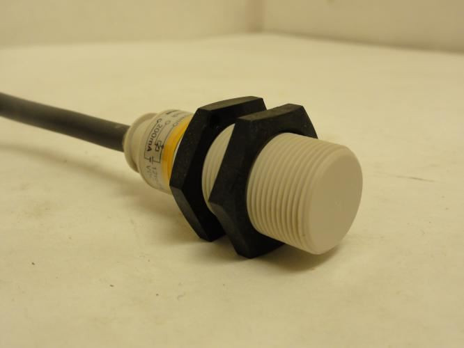 Omron E2F-X5E1; Proximity Sensor; Inductive; 10-30VDC; 2m Cable