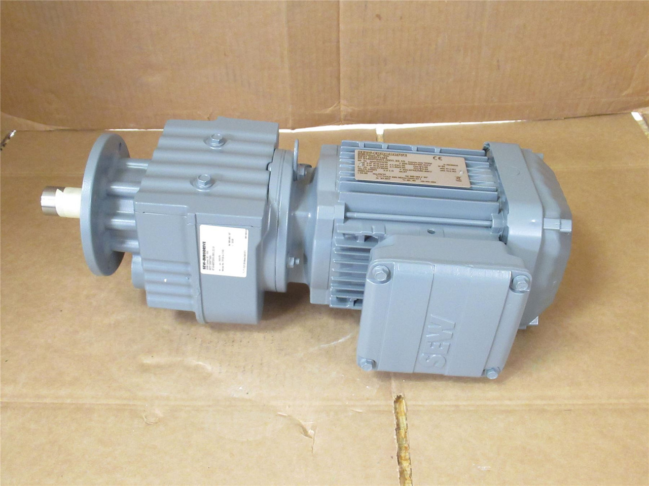 SEW RF27DRN71M4; AC Gearmotor 18:1 Ratio; 0.37kW; 3PH; 60HZ